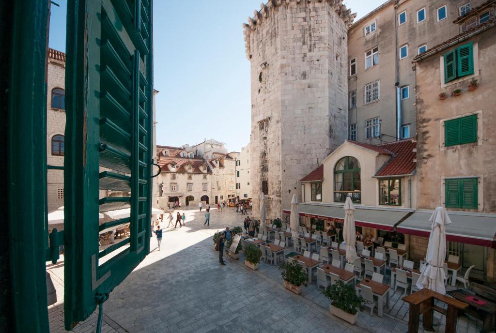 Tower Square Apartments Split Kamer foto